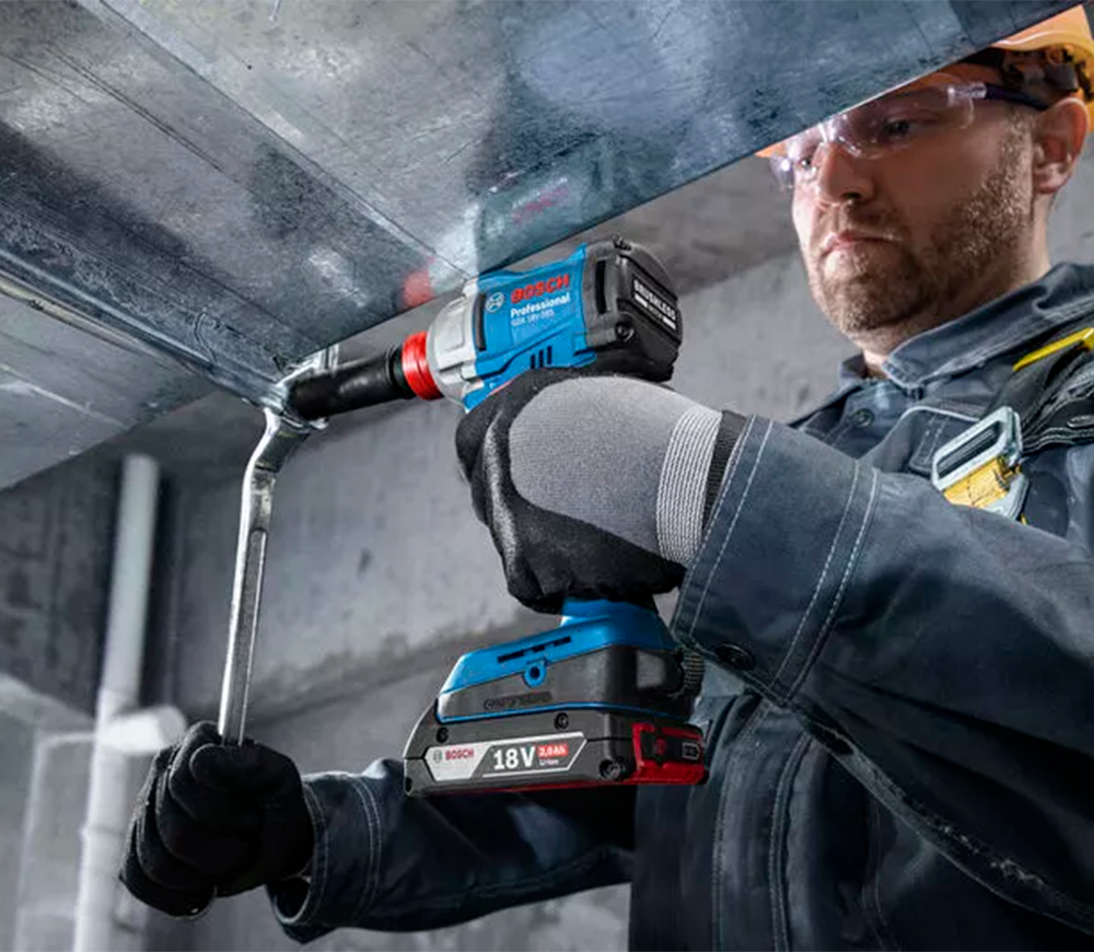 Mașină de înșurubat cu impact cu acumulator (fără bat) BOSCH B06019N2120 18V  500Nm photo 0
