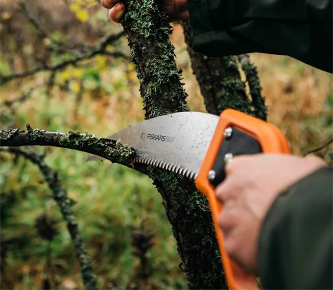 Ferăstrău de grădină FISKARS SW37 370mm-3
