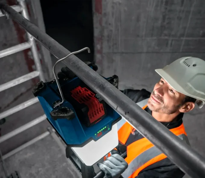 Lanternă construcții cu acumulator BOSCH GLA 18VH-7500 Professional (Solo) 3750/7500lm 18V-8