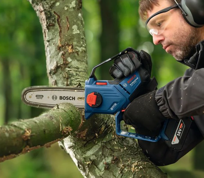 Цепная пила аккумуляторная BOSCH GKE 18V-20 (Solo) 200мм 18В-2