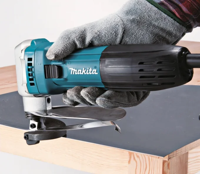Листовые ножницы электрические MAKITA JS1602-2