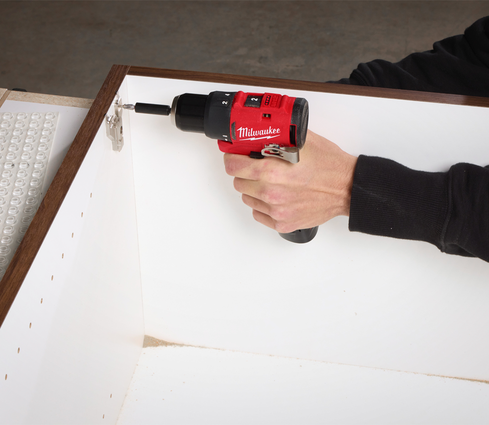 Шуруповёрт аккумуляторный MILWAUKEE M12 BLDDRC-202C 12В 2Ач-6