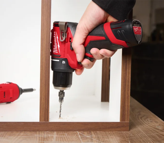 Шуруповёрт аккумуляторный MILWAUKEE M12 BLDDRC-202C 12В 2Ач-7