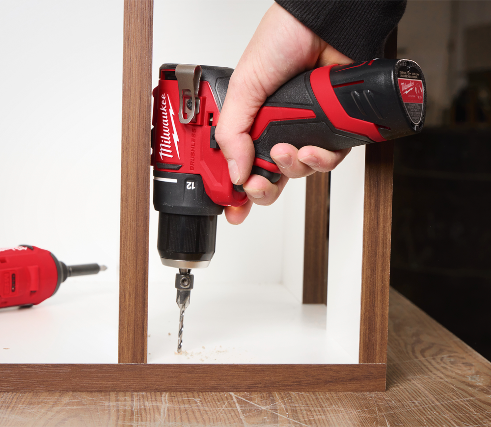 Шуруповёрт аккумуляторный MILWAUKEE M12 BLDDRC-202C 12В 2Ач-7