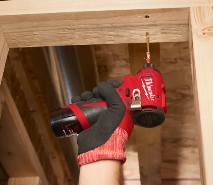 Винтовёрт аккумуляторный ударный MILWAUKEE M12 BLIDRC-202C 12В 2Ач-5
