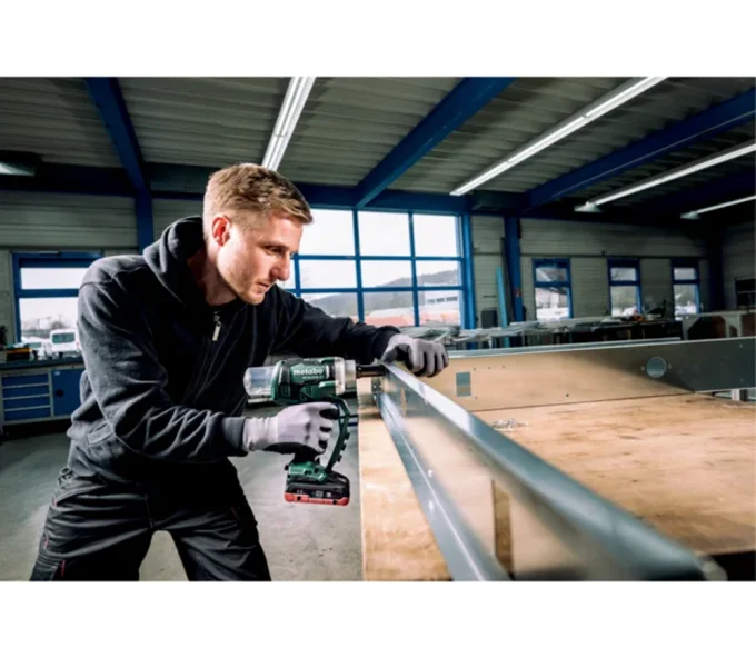 Capsator cu acumulator (fără bat) METABO NP 18 LTX BL 5.0 18V-3