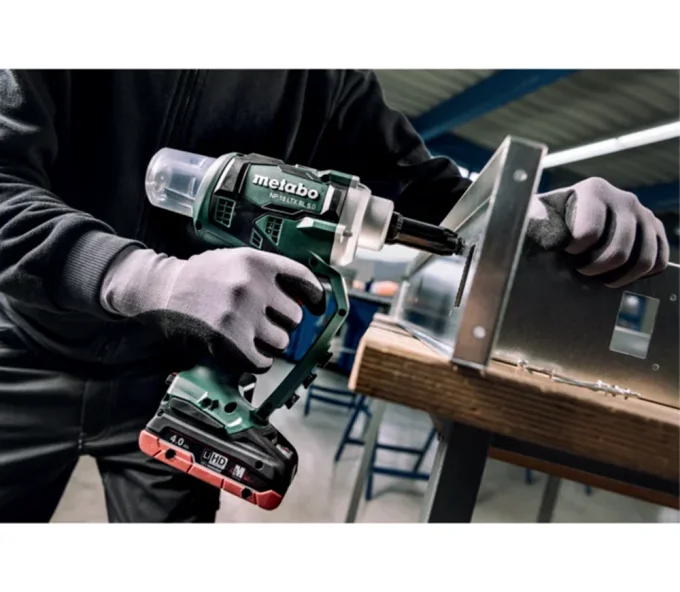 Capsator cu acumulator (fără bat) METABO NP 18 LTX BL 5.0 18V-4