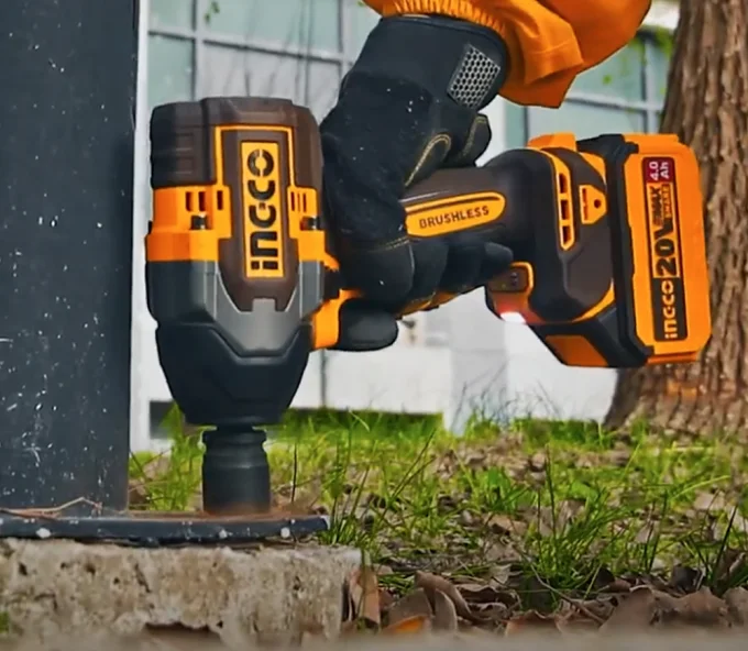 Mașină de înșurubat cu impact cu acumulator INGCO CIWLI2085 20V 4Ah 1000Nm-9