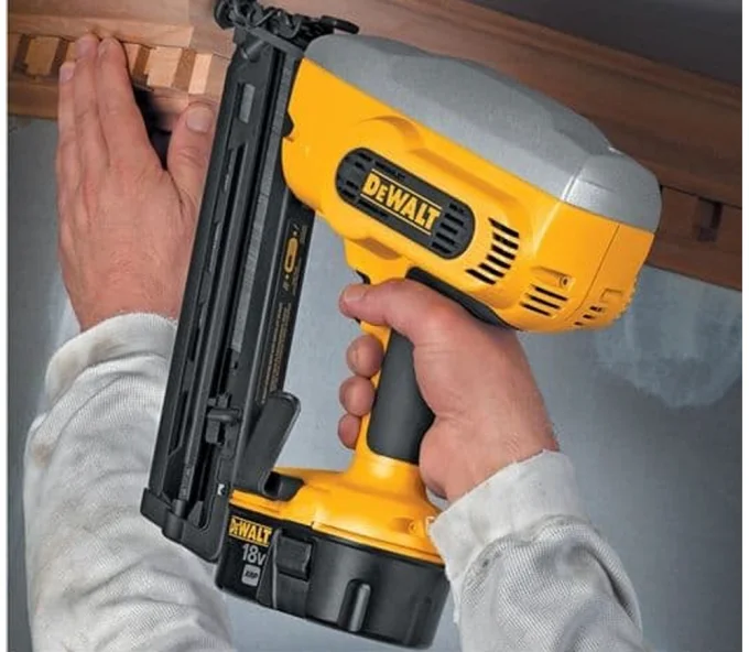 Pistol de cuie cu acumulator DEWALT DC618KB  18V 2.6Ah-4