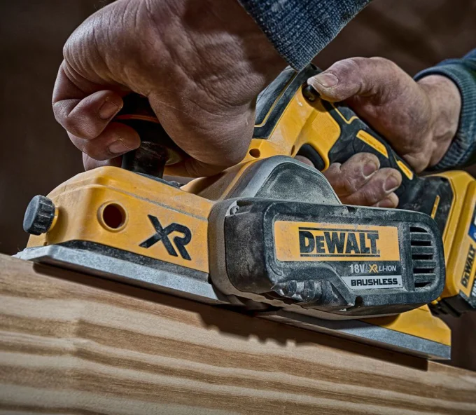 Рубанок аккумуляторный (без АКБ) DEWALT DCP580N-XJ 18В  82мм-4