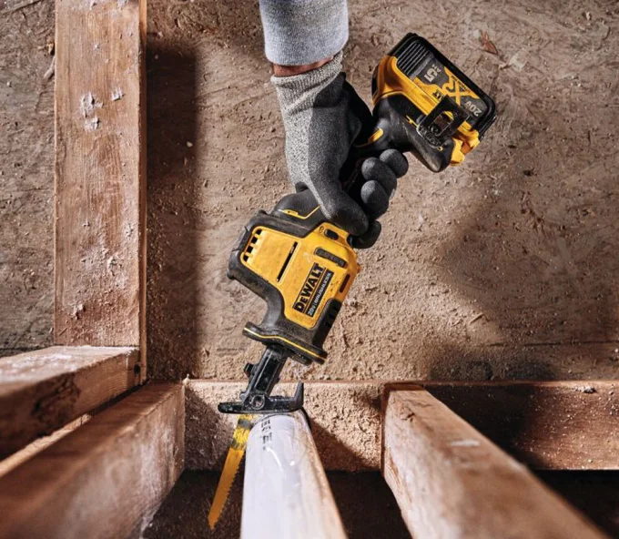 Fierăstrău sabie cu acumulator DEWALT DCS369N-XJ 18V-8