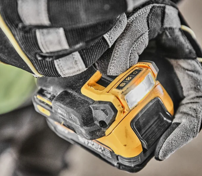 Mașină de înșurubat cu percuție cu acum. DEWALT DCD805P2T-QW 18V 5Ah-6