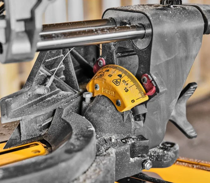 Торцовочная пила аккумуляторная 54В 9Ач DEWALT DCS781X2-QW 305мм-7