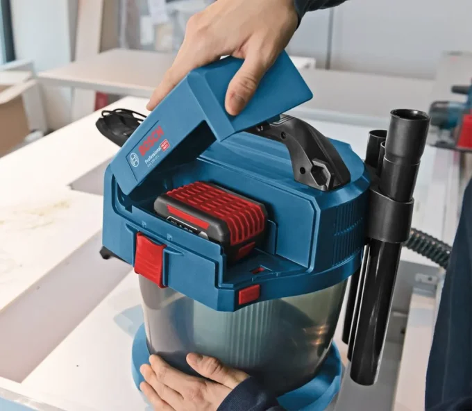Aspirator industrial cu accumulator (fără bat) BOSCH 18V GAS 18V-10L 115mbar 10L-6
