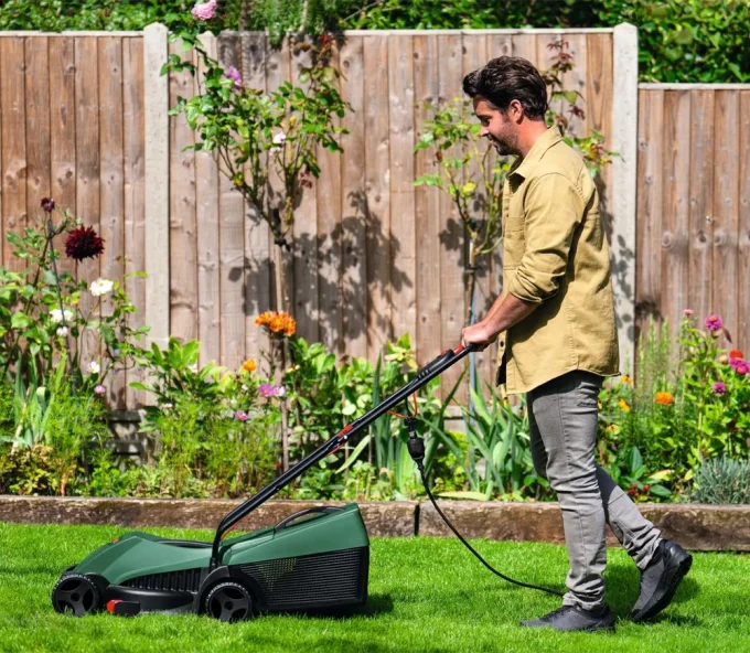 Mașină de tuns gazonul electrică BOSCH EasyRotak 32-205 1200w 320mm-4