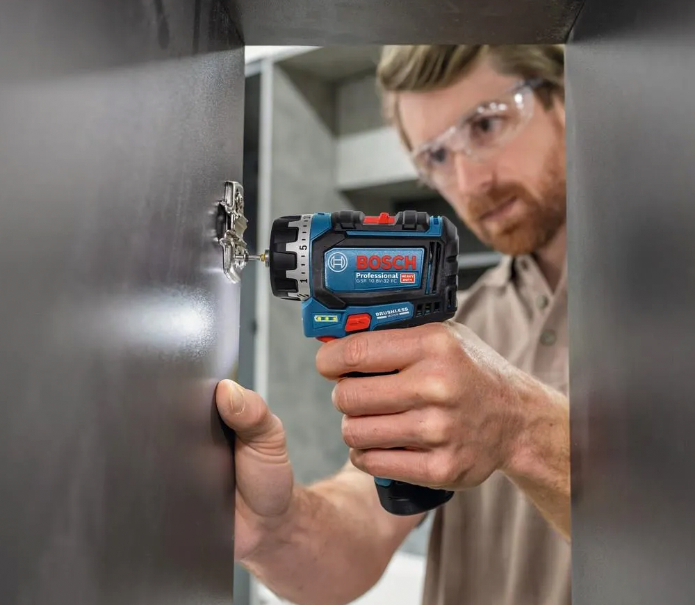 Mașină de înșurubat cu acumulator BOSCH GSR 12V-32 FC 12V 2Ah photo 1