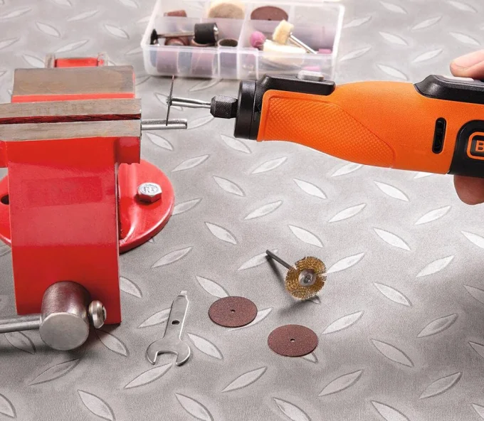 Polizor drept fără fir BLACK&DECKER BCRT8IK  7.2V 1.5Ah-8