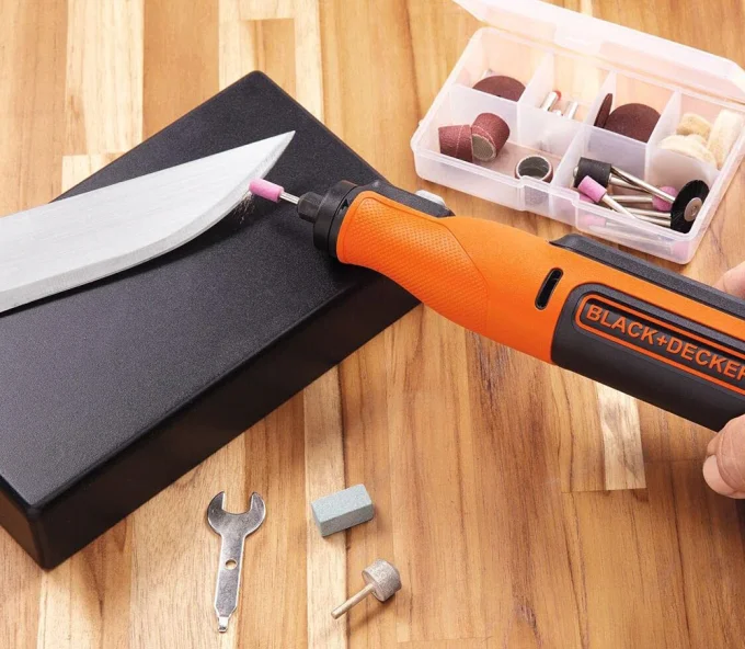 Polizor drept fără fir BLACK&DECKER BCRT8IK  7.2V 1.5Ah-10