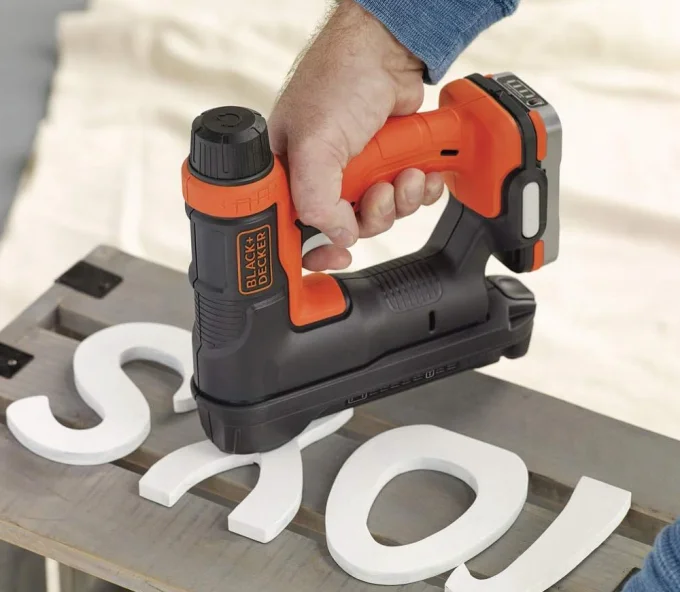Степлер аккумуляторный (без АКБ) BLACK&DECKER BDCT12N 20уд/мин 12В-5