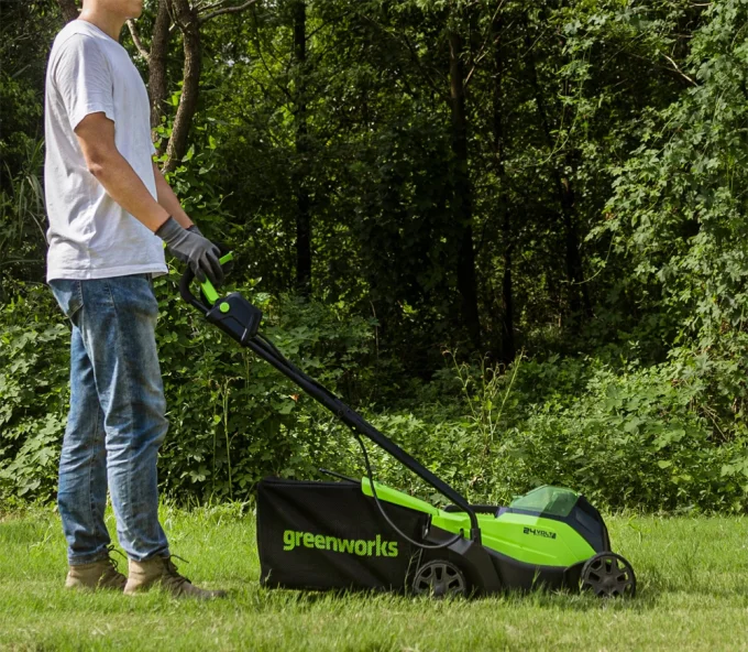 Газонокосилка аккумуляторная Greenworks GD24LM33K4 330мм 24В 4Ач-4