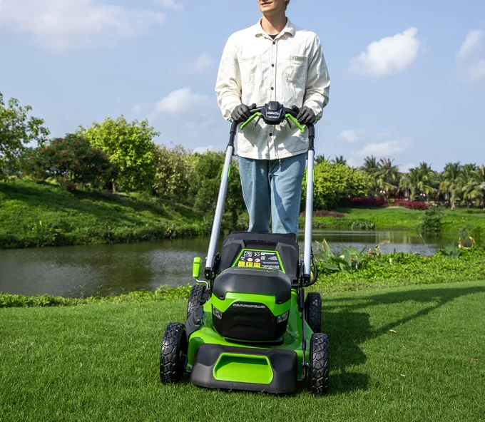 Mașină de tuns gazonul cu acumulator (fără bat) Greenworks GD60LM46SP 460mm 60V-8