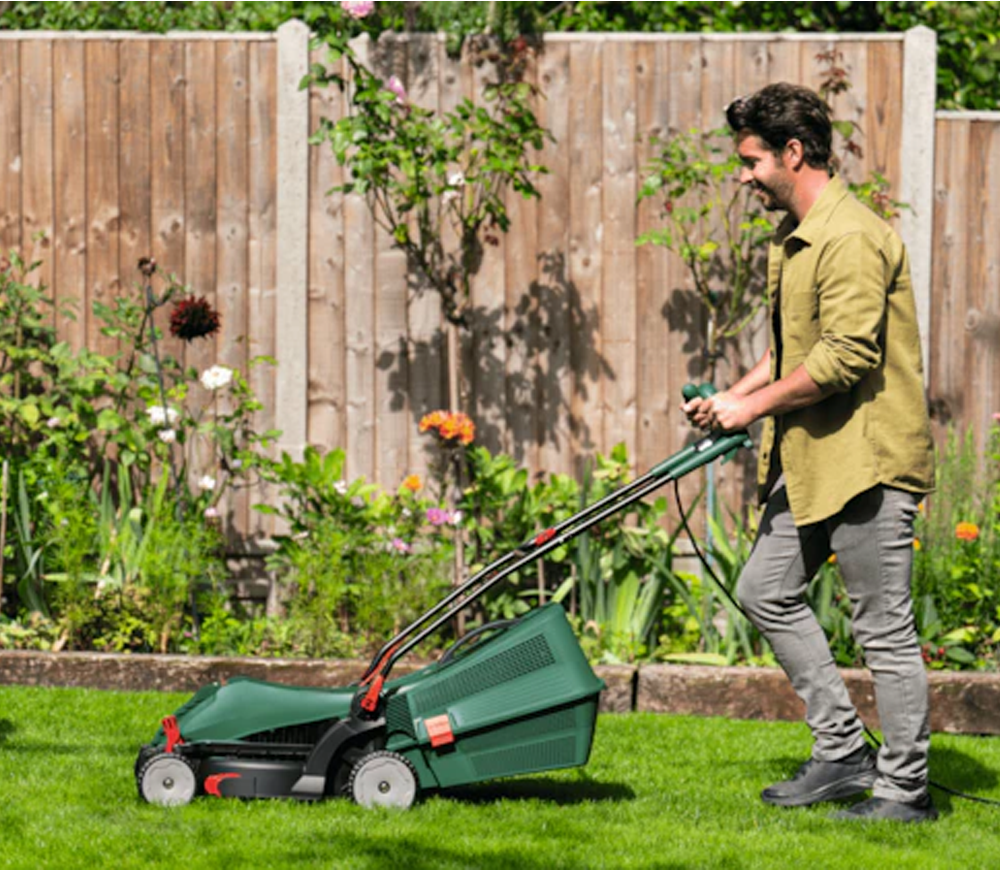 Mașină de tuns gazonul electrică BOSCH UniversalRotak 34-405 1300w 340mm photo 1
