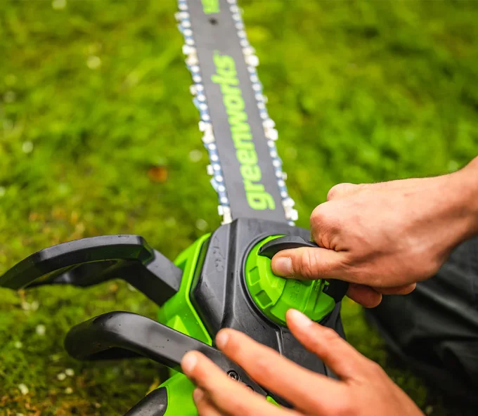 Цепная пила аккумуляторная Greenworks GD24CS30K2 300мм 24В 2Ач-6
