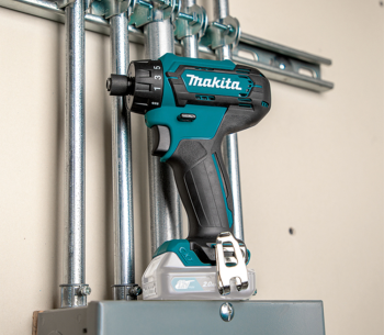Винтовёрт аккумуляторный MAKITA DF033DSME 18В 4Ач photo 1