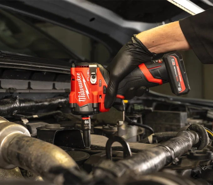 Гайковерт аккумуляторный MILWAUKEE M12 FCIWF12G3-502X 12 В 5 Ач 745 Нм-2
