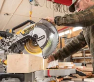 Fierăstrăг circular pentru tăieri înclinate cu acum. 18 V 8 Ah DEWALT DCS782XW2-QW 1600 w 305 mm-10