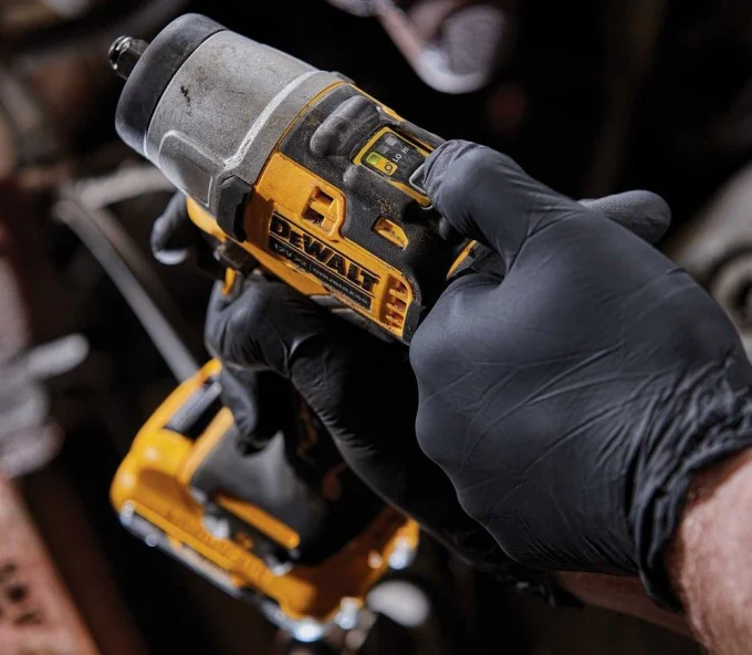 Mașină de înșurubat cu impact cu acumulator DEWALT DCF902D2 18 V 2 Ah 168 Nm-2