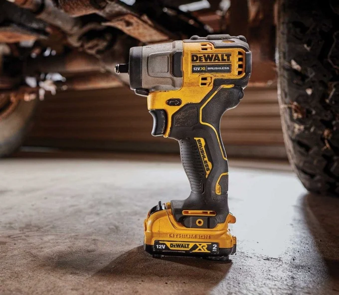 Mașină de înșurubat cu impact cu acumulator DEWALT DCF902D2 18 V 2 Ah 168 Nm-5